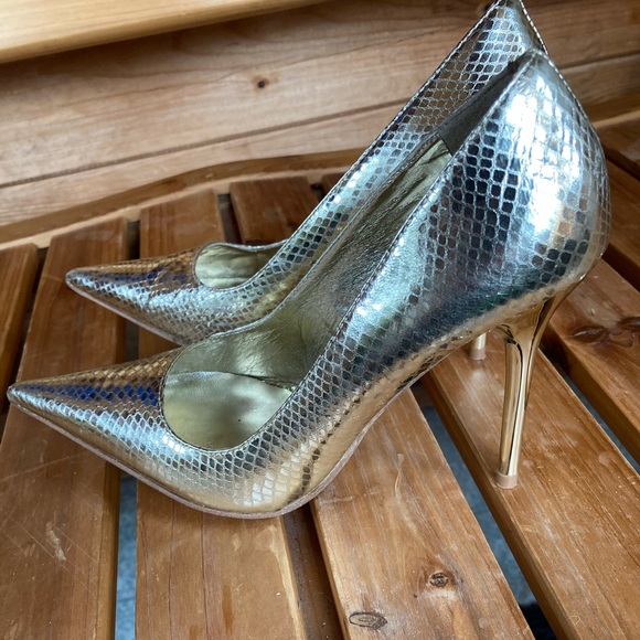 ALDO gold heels - Picture 4 of 6